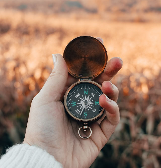 mariah-hewines-TQ3JV9ECgLM-unsplash boussole